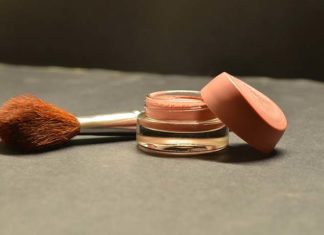 Jak stosować podkład pod makijaż?