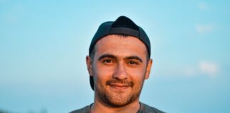 Codzienna rutyna pielęgnacji męskiej skóry twarzy krok po kroku