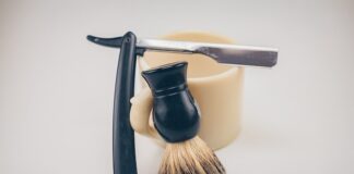 Jak prawidłowo golić zarost? Poradnik dla mężczyzn, którzy wolą gładką twarz