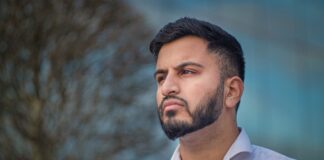 Jakie fryzury pasują do zarostu i jak je stylizować