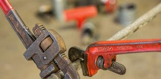 Jak Zapiąć dziecko na podstawce?