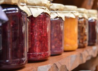 Jak często wyparzać butelki i smoczki?